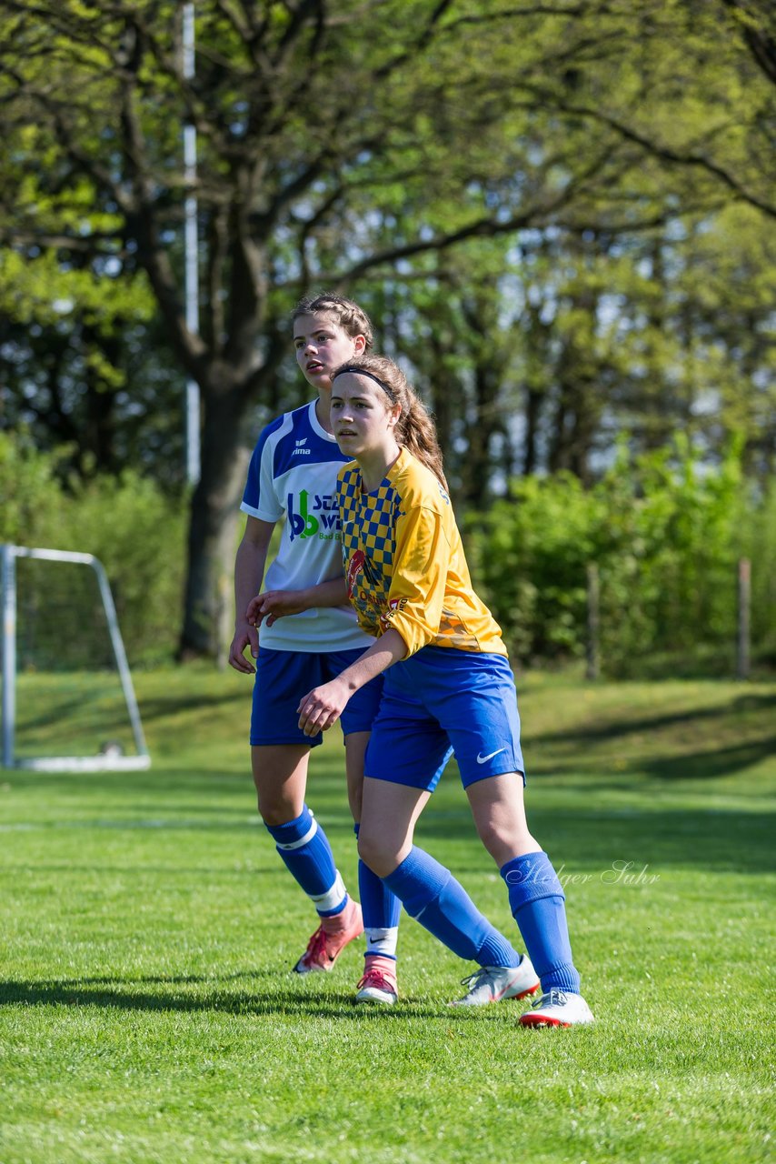 Bild 157 - B-Juniorinnen Bramstedter TS - SSV Hennstedt : Ergebnis: 3:7